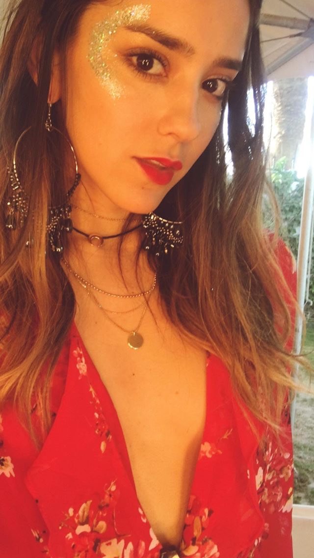 SernaFans's tweet photo. We are excited for day 2 ✨ #HMLovesCoachella #ViviLovesCoachella #VivianaSerna #SernaFans @hm @hmmexico @VivianaSerna https://t.co/dMlVceoLGr