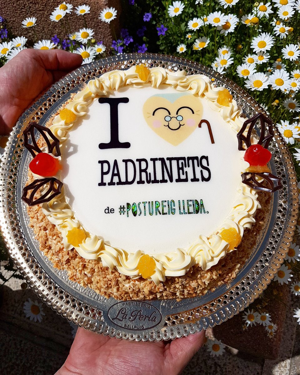 PostureigLleida's tweet photo. A la pastisseria La Perla de #Bellpuig (que son #PostuFamily) m'han fet la #PostuMona, #Lleidatanament xula!! πππ #ILovePadrinets https://t.co/cEndKbURbo