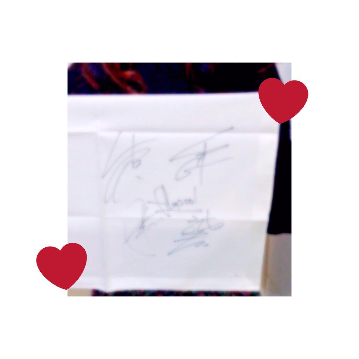 fp_1211R's tweet photo. バイト帰ってきたらナミダリセット賞のサイン入りハンカチ届いてた😢😢
学校の事で悩んで泣いてたりしてた所に届いてたからやっぱり頑張らなきゃって思った😢😢😢
flumpoolは私の力の源です…😢
妹に撮ってもらった…。
#flumpool https://t.co/poqaP6BaSt
