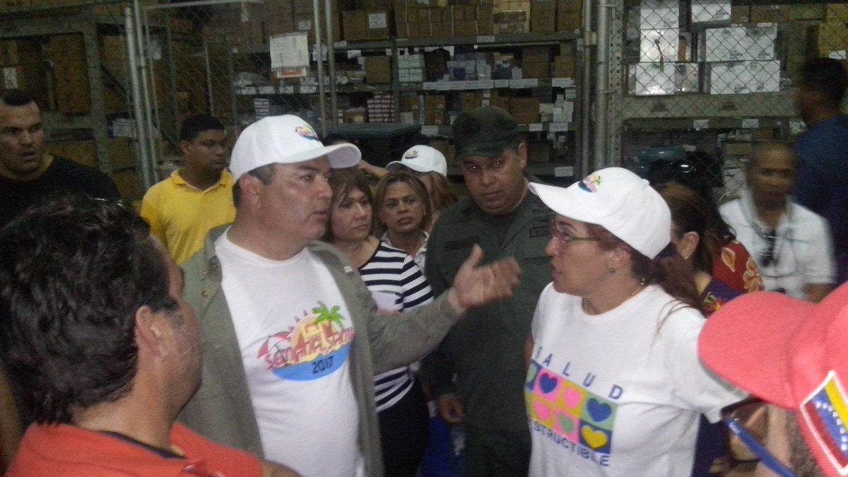benitocapri's tweet photo. La Dra Caporale verificó el correcto funcionamiento de nuestra Proveeduria, desde donde son distribuidos los insumos a los centros de salud https://t.co/TKIFP3mMyq
