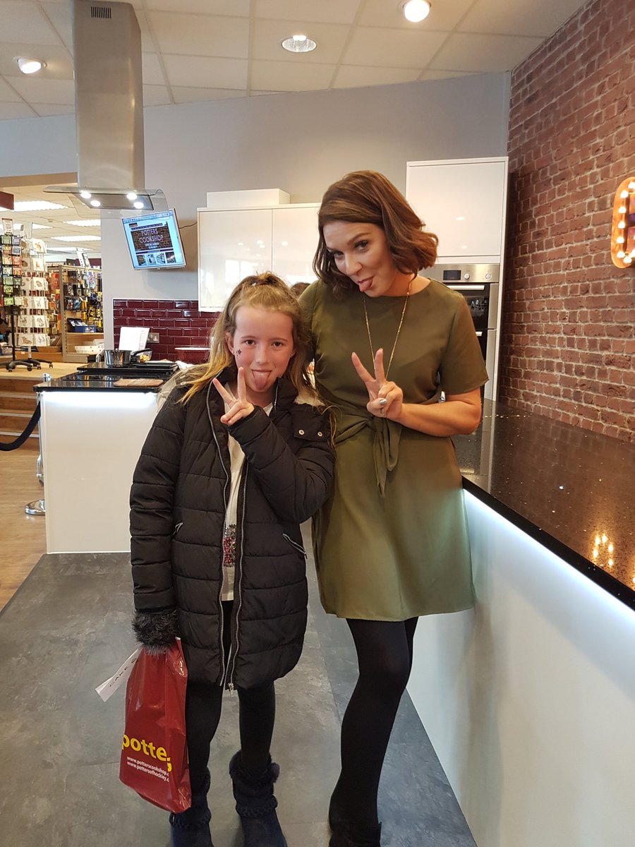 janetgbfan's tweet photo. @CandiceBrown @PottersCookshop Thank you for the lovely photo's #GetGaryToJanets60TH Dec2017 @GaryBarlow #Bakeoff https://t.co/2cuDMEAWKG
