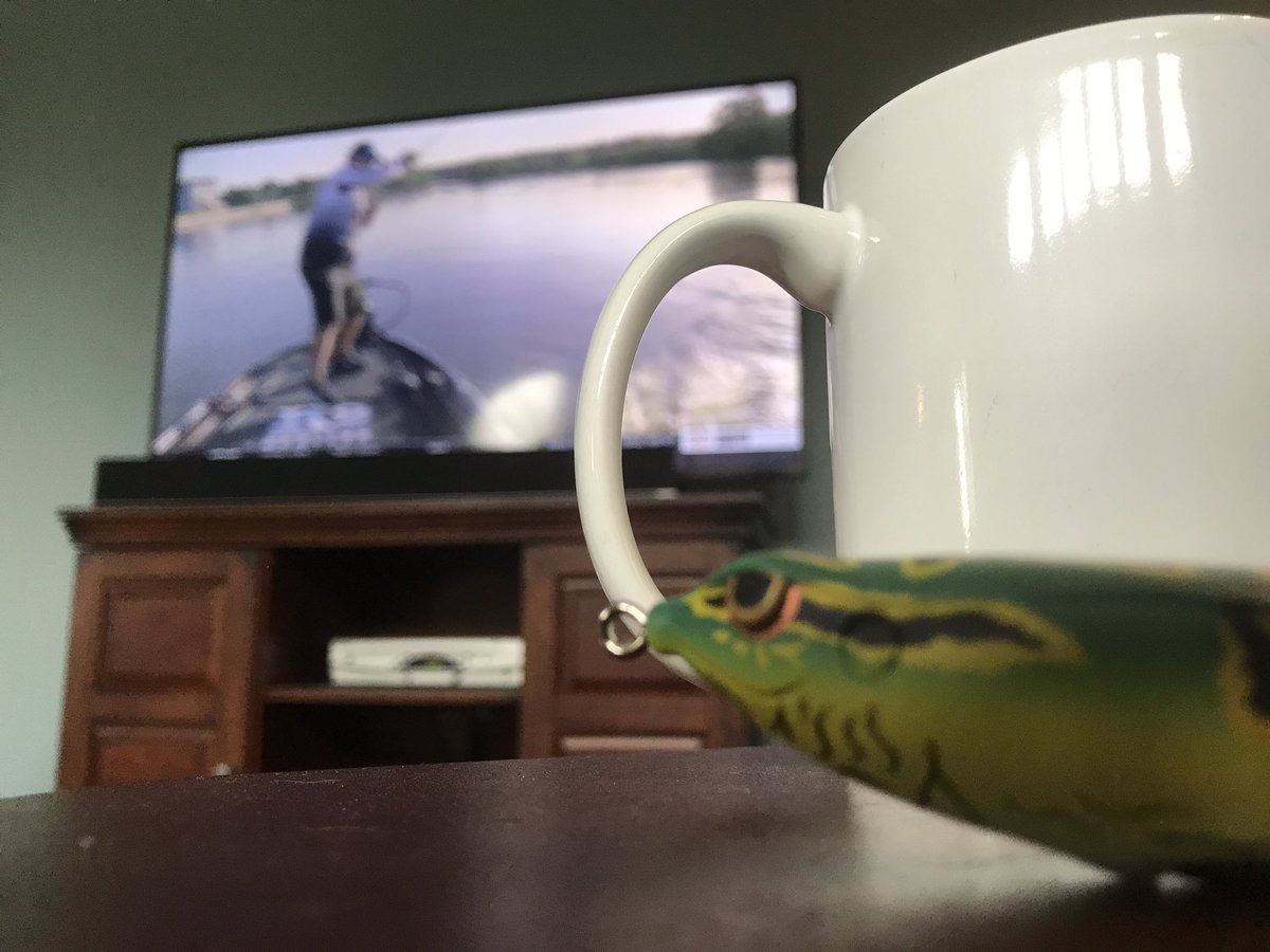 BassHelper's tweet photo. Made the show. #sprofrog #bassmasterclassic ππ£ https://t.co/GcAc62uM7L