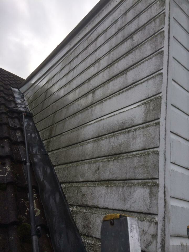 JRWindowClean's tweet image. Here's a before and after photo of some work we did a few months ago!