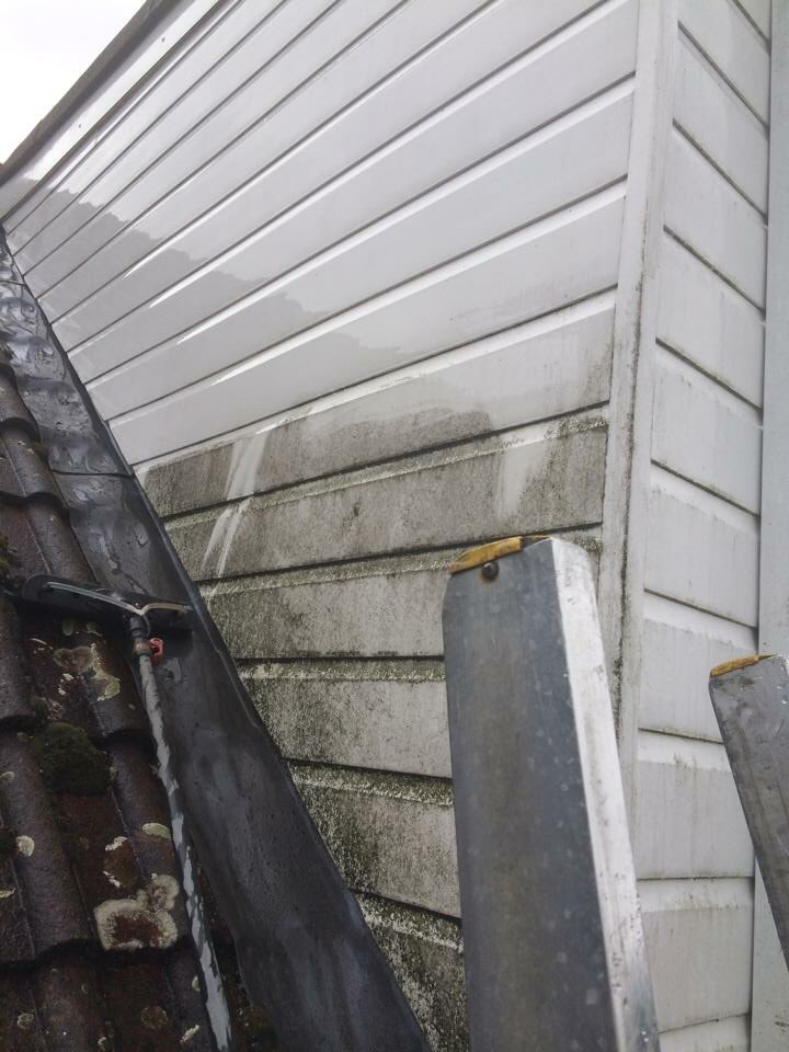 JRWindowClean's tweet image. Here's a before and after photo of some work we did a few months ago!