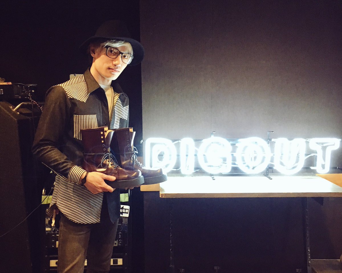 wasabist's tweet image. 僕のドラムスティックを販売しているアップルコアジャパンの仲野さんが立ち上げたシューズブランド「DIGOUT(ディガウト)」の展示会に行ってきました。
尋常じゃないこだわりの元作られた靴たちがまぁーカッコいいそしてかわいい！
チェケラッ！
#DIGOUT