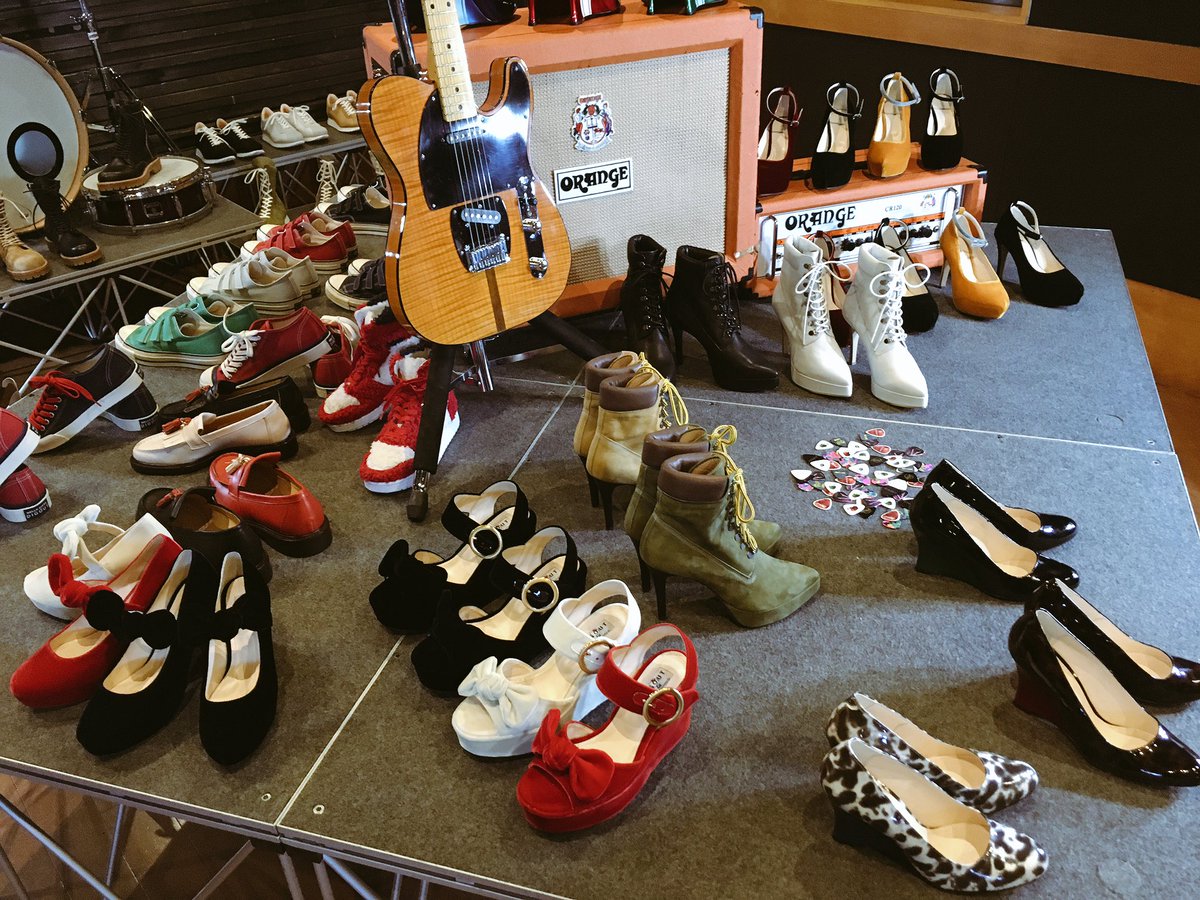 wasabist's tweet image. 僕のドラムスティックを販売しているアップルコアジャパンの仲野さんが立ち上げたシューズブランド「DIGOUT(ディガウト)」の展示会に行ってきました。
尋常じゃないこだわりの元作られた靴たちがまぁーカッコいいそしてかわいい！
チェケラッ！
#DIGOUT