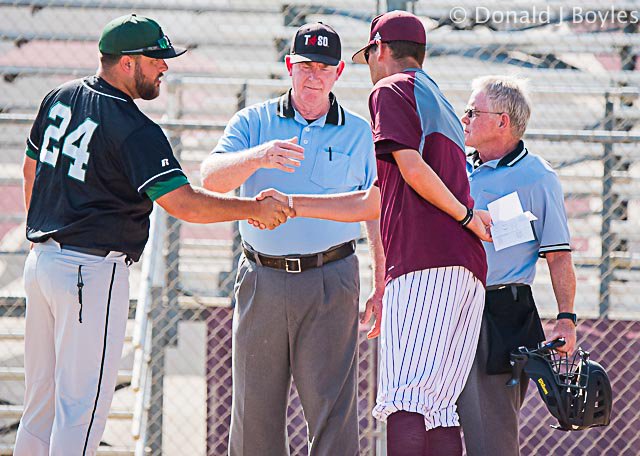 DonaldJBoyles's tweet photo. #HeadBaseballCoach @Spel17 of @CHSCougarBsbl & @CoachWalker00 of @BHSBearBaseball @THSBCA #txhsbaseball #2017SpringSeason https://t.co/9lGrxDZLzu