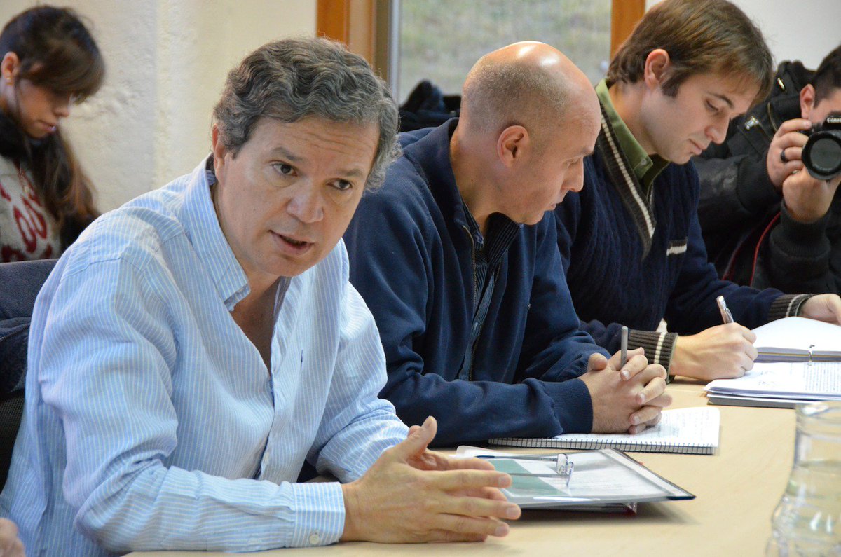 LaRedNeuquen's tweet photo. #AHORA Guillermo Monzani, secretario de Obras Publicas de la municipalidad, al aire en #SinRed https://t.co/is7u2ETwhp