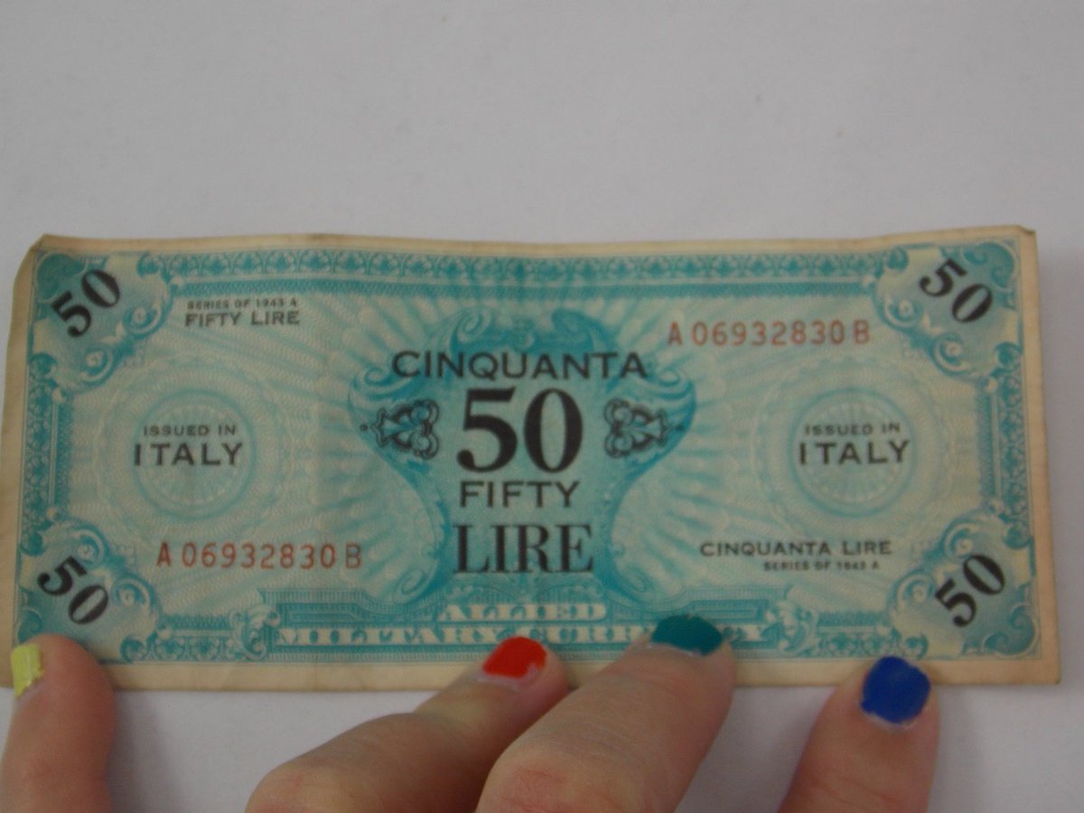 PurpleVVintage's tweet photo. #Cinquanta #Lire #WarMoney #WWII #alliedforcesmoney #vintage #oldmoney #moneynotes #collect https://t.co/k6lnuqM7on #pht17 @etsyvintageteam https://t.co/kT51JlGkDE