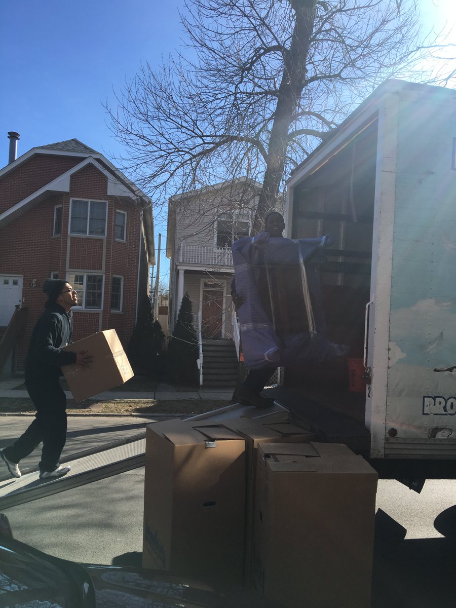 newcitymoving's tweet photo. A picture perfect day for a picture perfect move! #NCMLive #Chicago https://t.co/QYm4GXYgCv