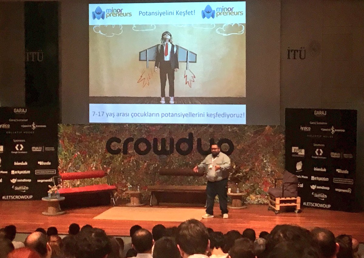 sucool's tweet photo. #letscrowdup! Sunum yapan ikinci beşli: @lookaternet, @minorpreneurs, @scodeapp, @shippncom, @visarapp 👊👊👊👊👊 Herkese işlerinde başarılar! https://t.co/YgaqgwU48T