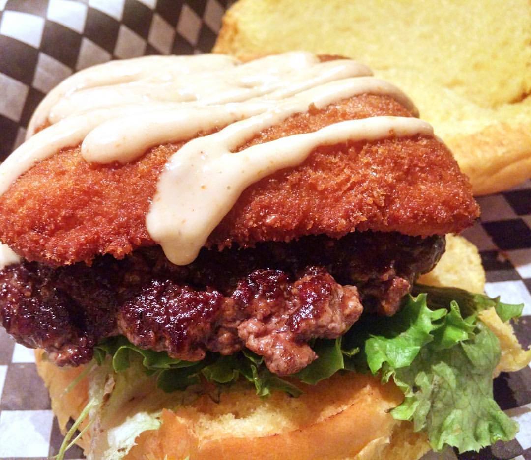 Atomic burger w/ deep fried cheese 😋🍔

#theburgernator 
#burgernator #burgersandfries #burgers #burgeroftheday