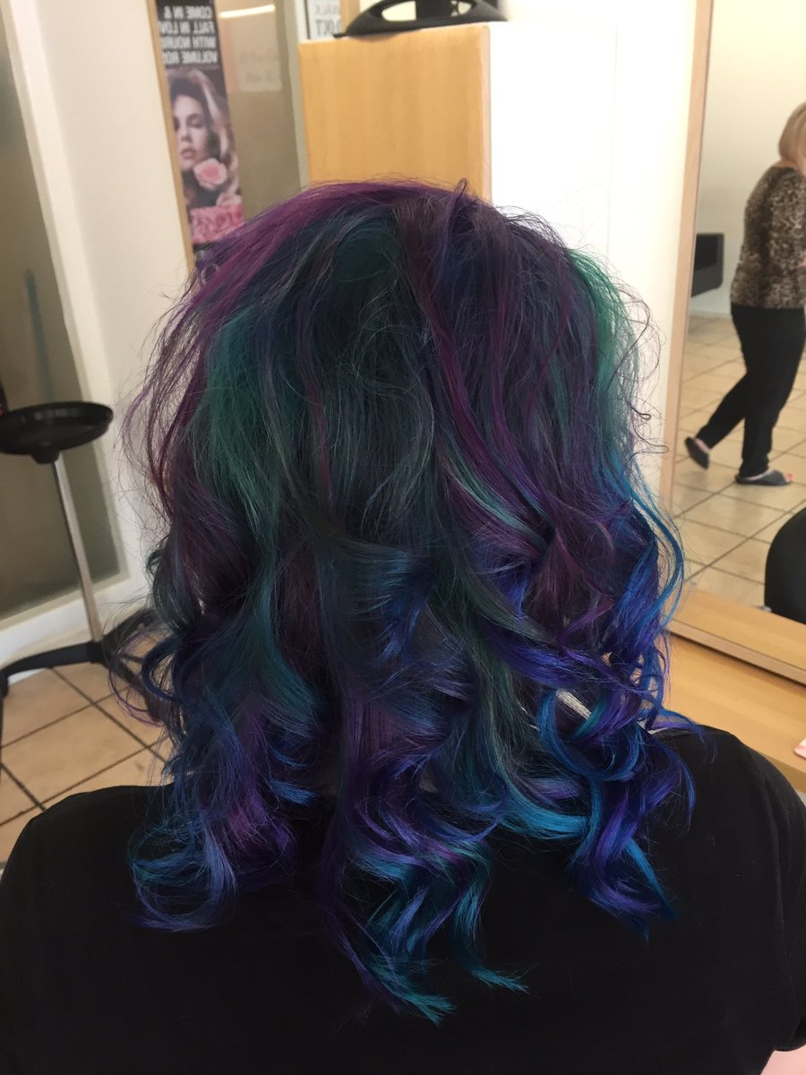 bridie3678's tweet photo. I know it's not Tuesday but I took a chance today with the crazy colour I went 😝😝😝 do you like it @ColbyBrock @SamGolbach @SamandColby https://t.co/BjbfrmQNOP