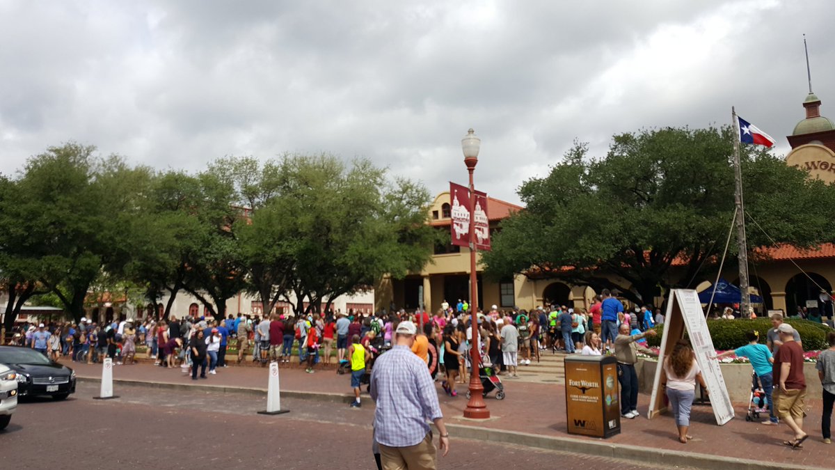 Is getting crowded out here .... easter hunt #santofrijol