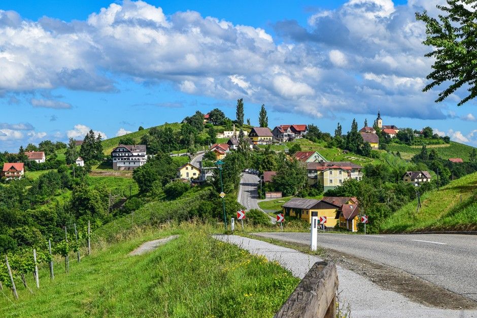 T_W_O's tweet photo. Der größte Ort im Sausal - Kitzeck https://t.co/T5YbFx8tlU ... #sausal #steiermark #austria #österreich #weinregion #kitzeck https://t.co/UUxvuqXsjy