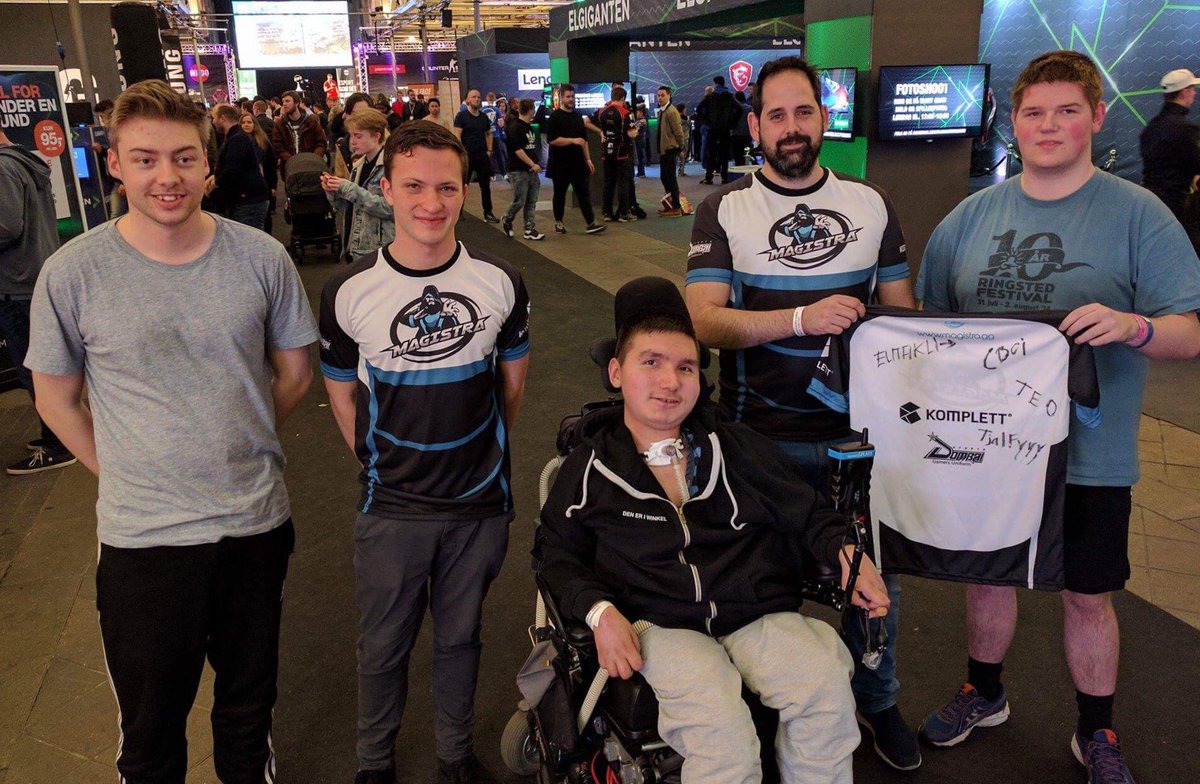 Last day of #copenhagengames and a big fan asked us to get a signed jersey! Huge thanks to Simon for the support ❤️