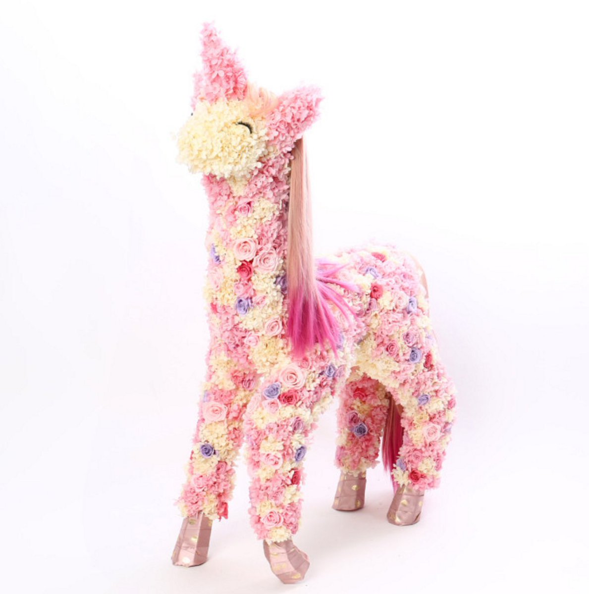 iflowerofficial's tweet photo. Happy to introduce our new flower LOVE UNICORN! Girls, take it home! Boys, your girlfriends love it !😜#onlyiniflower #loveunicorn #EDHECsmm https://t.co/ghWcrXwaiz