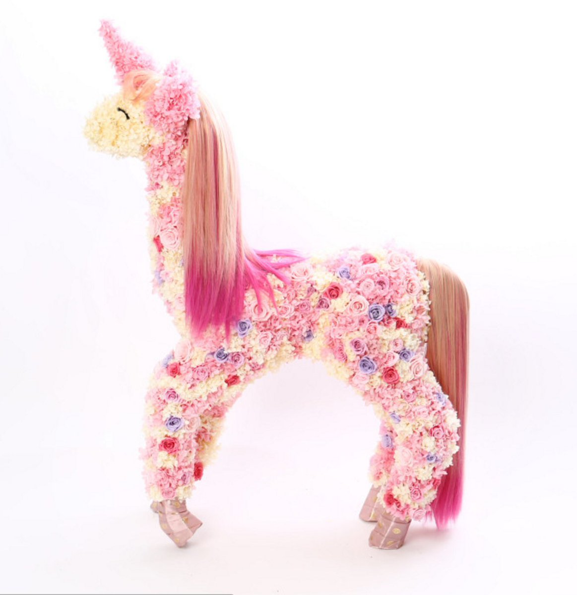 iflowerofficial's tweet photo. Happy to introduce our new flower LOVE UNICORN! Girls, take it home! Boys, your girlfriends love it !😜#onlyiniflower #loveunicorn #EDHECsmm https://t.co/ghWcrXwaiz