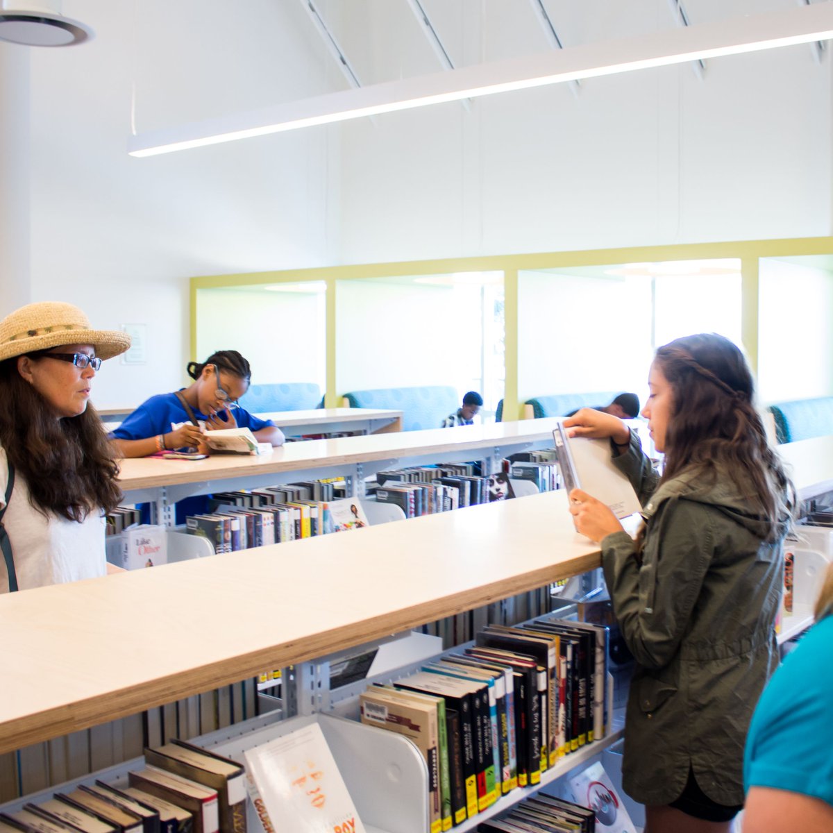 LBCityLibrary's tweet photo. Let's talk books at #LBPL! Join the #MichelleObamaNeighborhoodLibrary for the Recommended Reading Group at 10:30 AM! https://t.co/BP9J2zVGSO