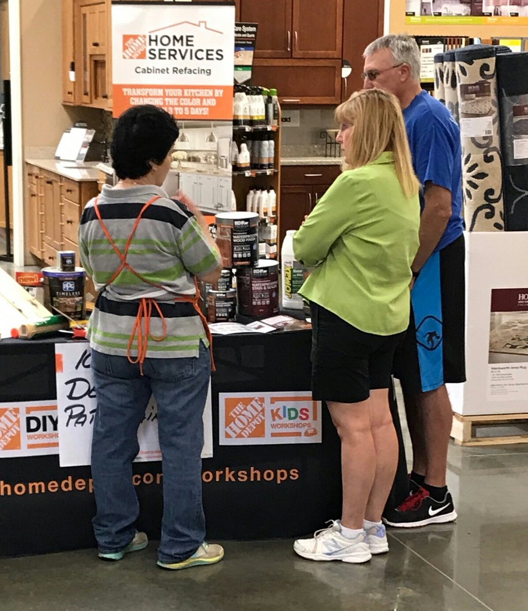 Anne leading our DIY Clinic today. #steelecreek #homedepot #DIY <a href="/eric_tweddle/">Eric Tweddle</a> @JoeBechtelTHD