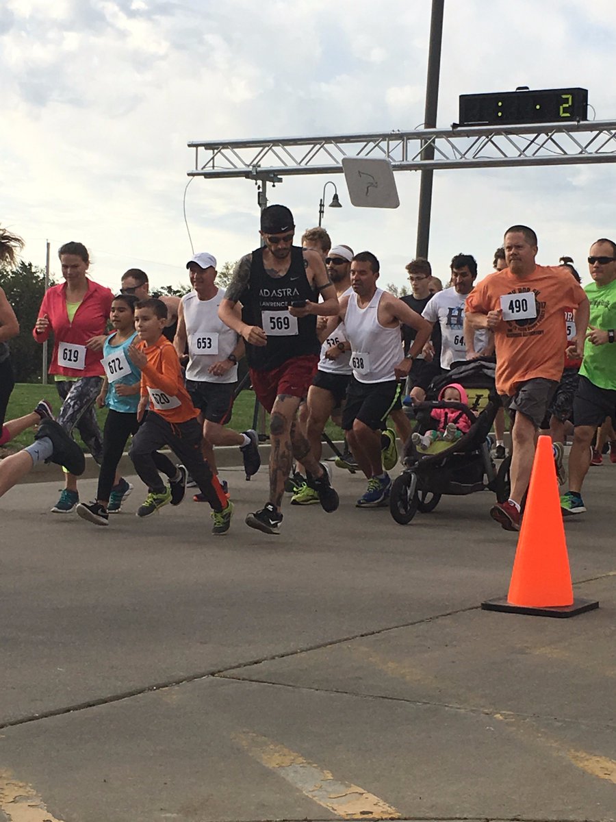 Dozens come out for annual Bunny Hop 5K in Emporia kvoe.com/newsedit/18354… #KVOENews