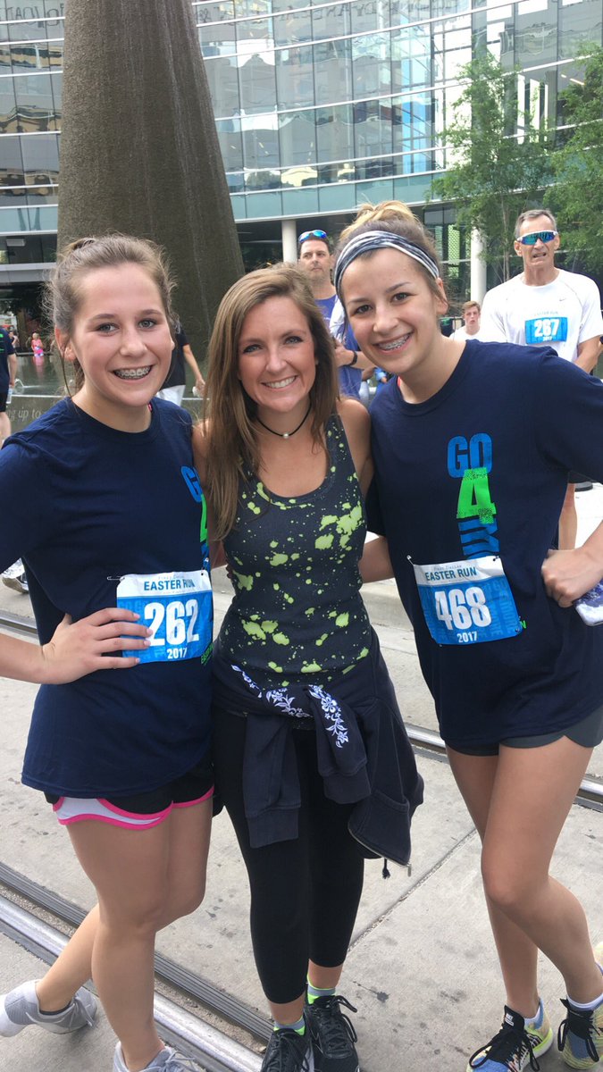 ARedmond2012's tweet photo. #dallaseasterrun @kaylalockeee @katielocke03 https://t.co/eeeGjBgVsQ