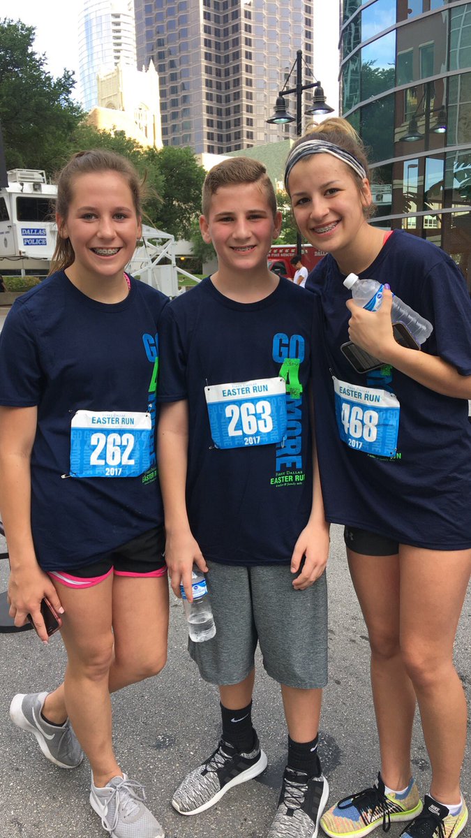 ARedmond2012's tweet photo. #dallaseasterrun @kaylalockeee @katielocke03 https://t.co/eeeGjBgVsQ