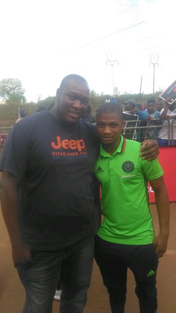 GeorgeMakhabela's tweet photo. With #ThaboQalinge #Tembisa #ILoveMyJob #OrlandoPiratesFC #Vodacom #SiyaThembisa #MDEEP #PropMan #BeezFashionHouse https://t.co/GErFs6VF4R
