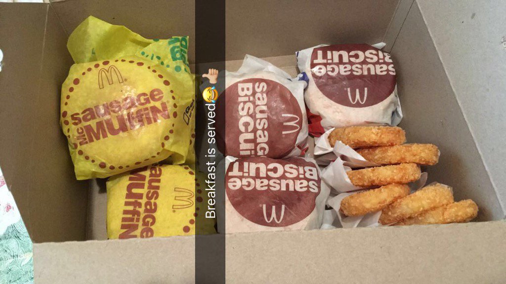 Johnnyblazeone1's tweet photo. #Mcdonnells #breakfastbundle #imlovinit https://t.co/fRyhvAVh3Z