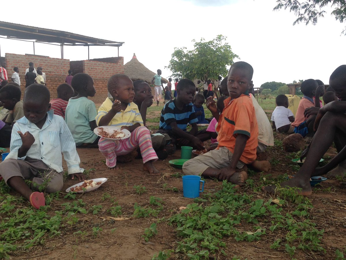 TheDonOkwakol's tweet photo. .@chodachronicles and I travelled 6 hours to Koreng, Uganda last week to learn about and take part in a weekly children's feeding  program https://t.co/TBN6ApB1cl