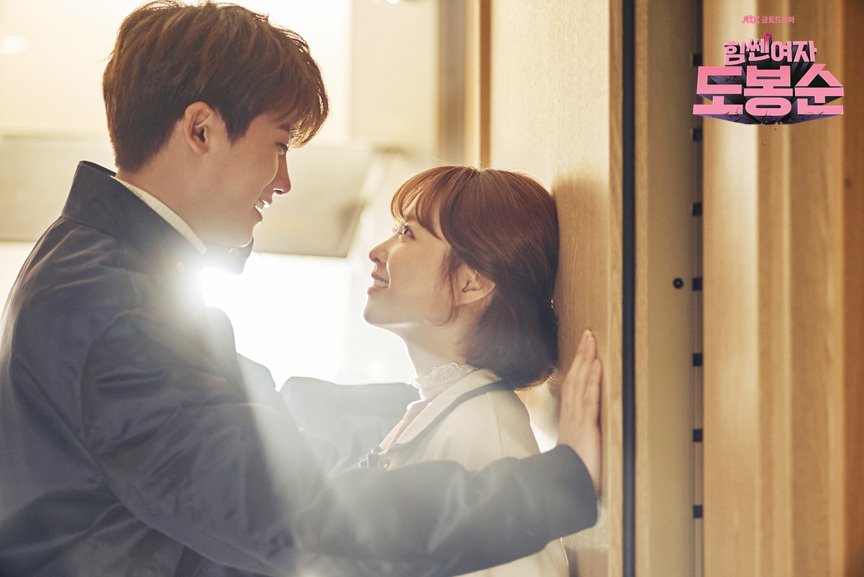 TheDramaKorea's tweet photo. Strong Woman Do Bong Soon, drama terabsurd dan bikin geli sepanjang sejarah sekaligus paling nyenengin, nyegerin, dan gemesin. https://t.co/DzlxcEdj3o