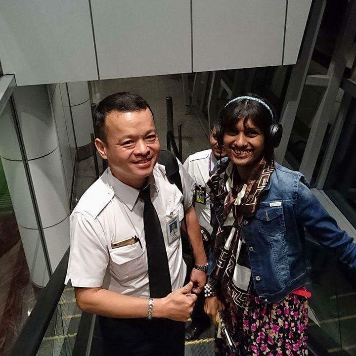vithanagedanu's tweet photo. With pilot #mh178 #pilot #malayasiyaairline #happygirl #smile #traning #travel_bangkok #airplane #kualalumpur https://t.co/ZQmCyGetTA
