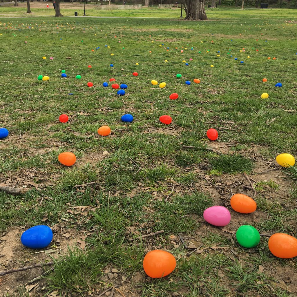 themarginalian's tweet photo. Perhaps the only instance in which plastic pollution and its subsequent cleanup by child labor are not only permissible but jubilant. https://t.co/UdMrfBcFET