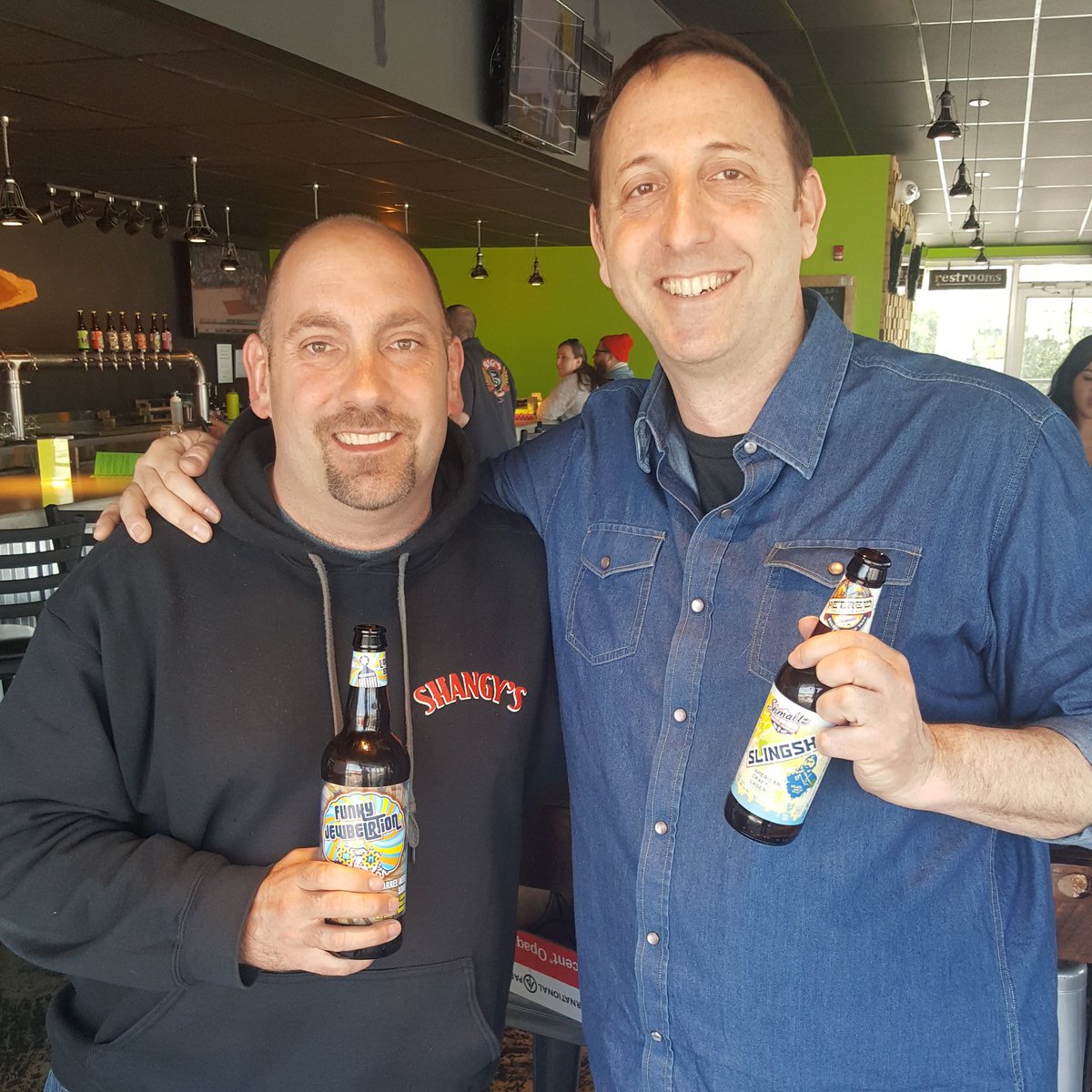 PintofPat's tweet image. Always a great day when you run into Jeremy from @ShmaltzBrewing