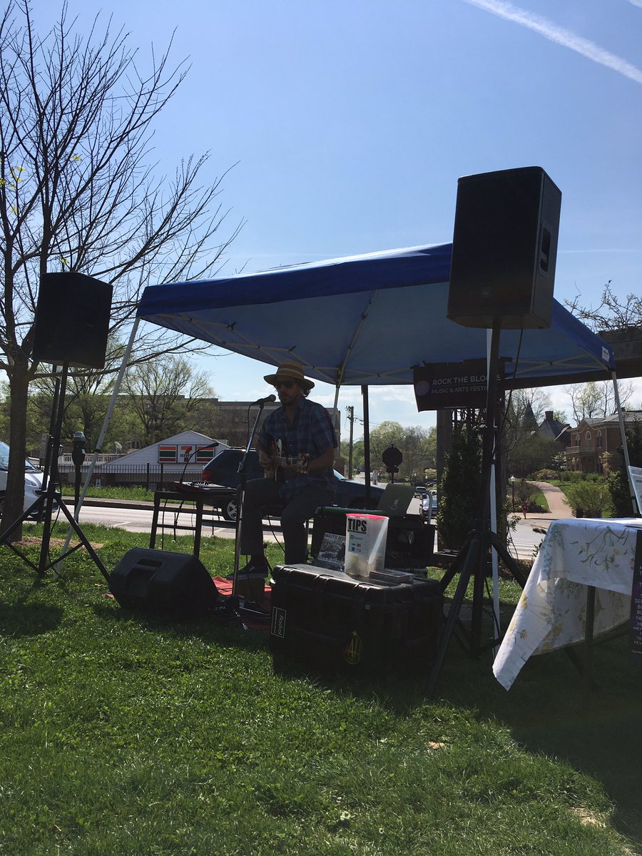 RockTheBlocksVA's tweet photo. @mateomonk about to play at the @BurgFarmMarket right now https://t.co/ZEQcbPcDKy