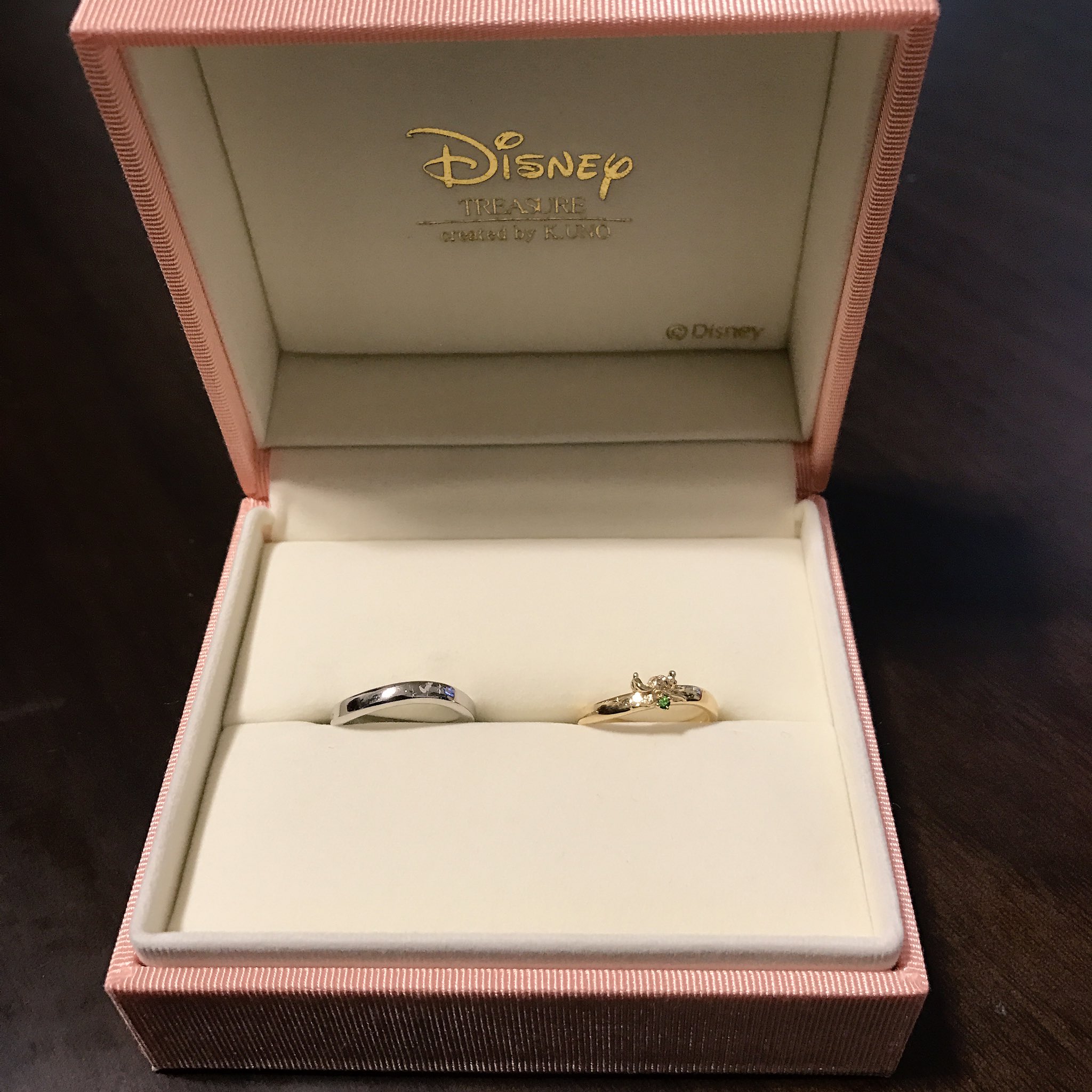 餅月モナ Mona ケイウノディズニーさんでオーダーメイド したグーフィーマリッジリングですいーーええええい ウワァァァァ 手描きのデザイン画はオーダー時に描いた私のものです ケイウノディズニー T Co Tz2algtpsg Twitter