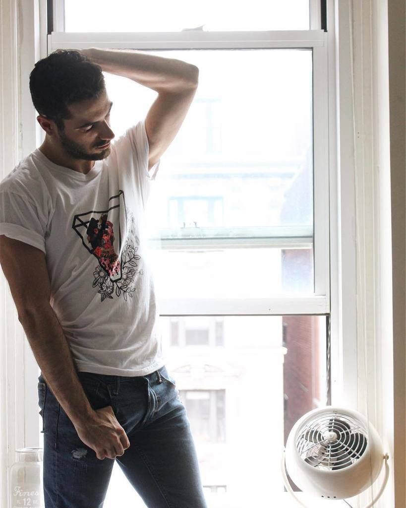 And t-shirt weather is here! Happy Easter and Coachella Weekend ✌️meanwhile I'll be in the city enjoying the sun #… ift.tt/2ohFATe