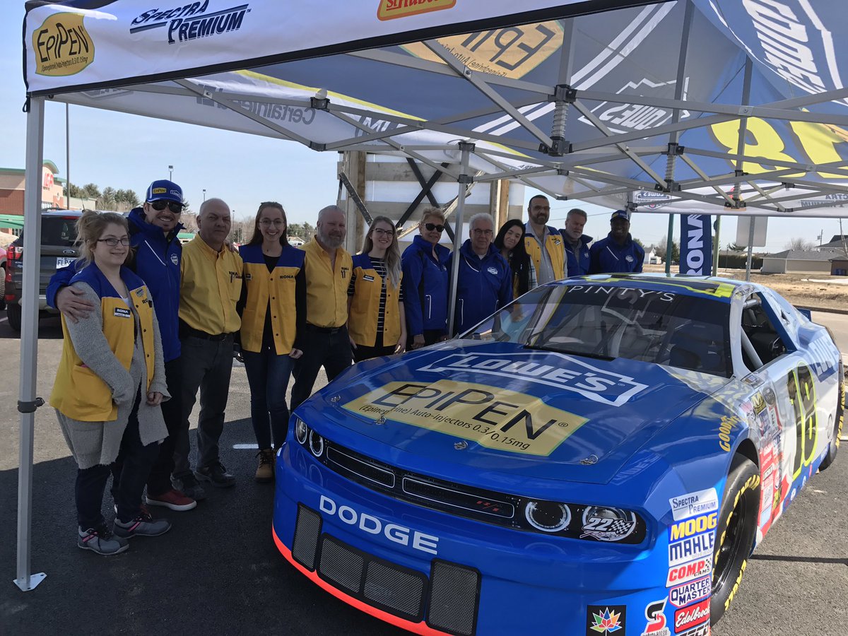 Toute l'équipe chez <a href="/RONAinc/">RONA</a> @Lowes_Canada avec <a href="/tagliani/">Alex Tagliani</a>