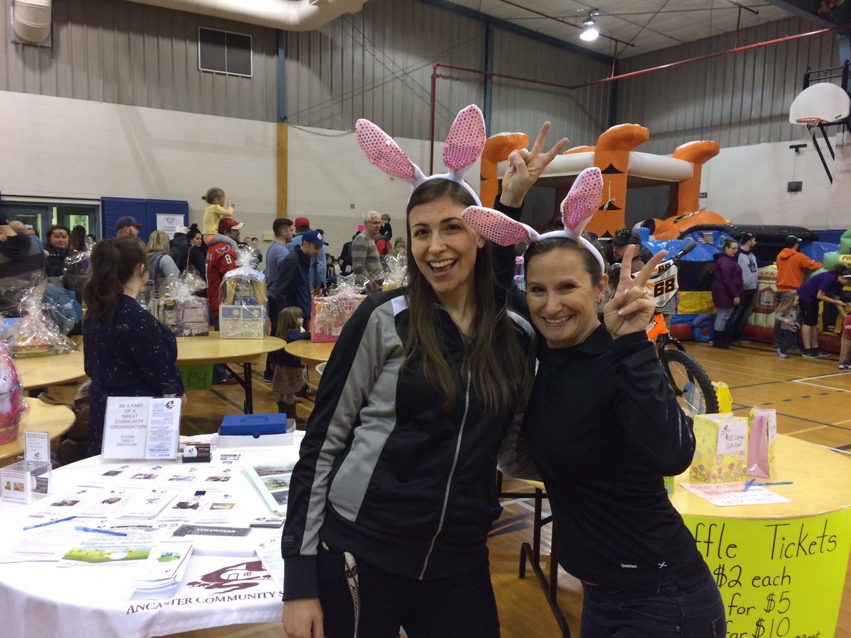 JoanneBeach2's tweet photo. Great job running the Easter event @AncasterCommSer. It looked like you made 325 kids very happy. Proud of you @alexbeach_ https://t.co/UfOjMBMCQV