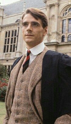 ButlerofFamily's tweet image. Ben genç bir beyefendiyken.