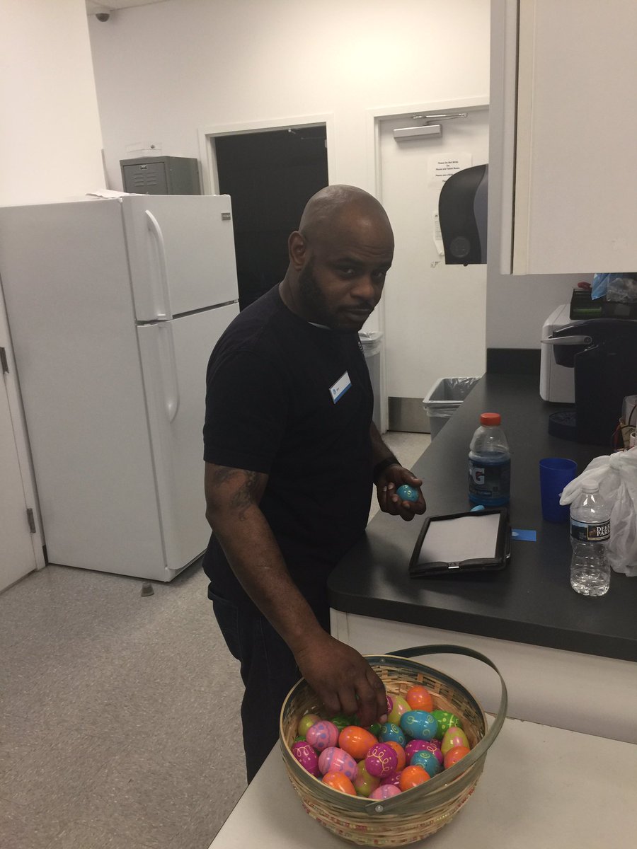 Anthony is pumped up for #DirecTV ! Come and find out how you can get NFL Sunday Ticket and HBO for free! <a href="/RGordon_757/">Roger Gordon</a> #lifeatatt #att