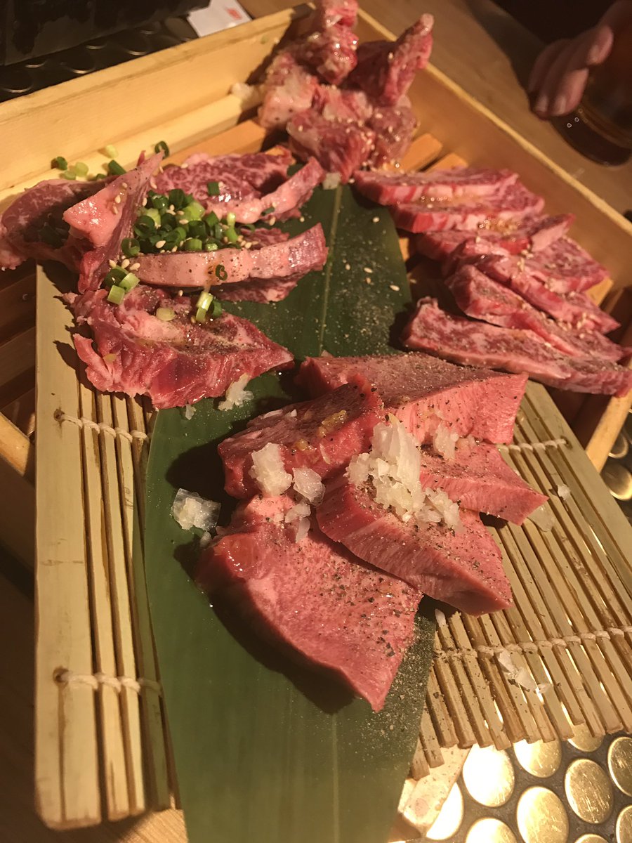 今日の夜は焼肉食べに行きました😁

1人１万円だったけど、ネットビジネス頑張ってよかったぁ！