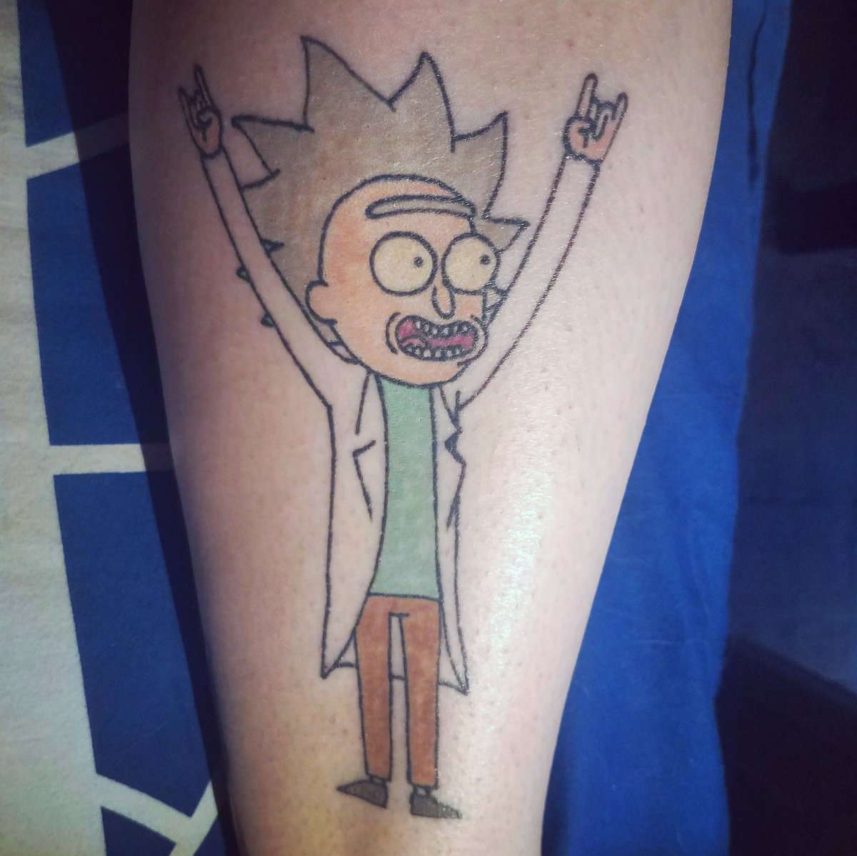 KristenRomberge's tweet photo. My Tiny Rick tattoo. #RickSanchez #TinyRick #RickAndMorty #RickIsFree #WubbaLubbaDubDub @JustinRoiland @danharmon @RickandMorty @adultswim https://t.co/iEqeuMB2cX