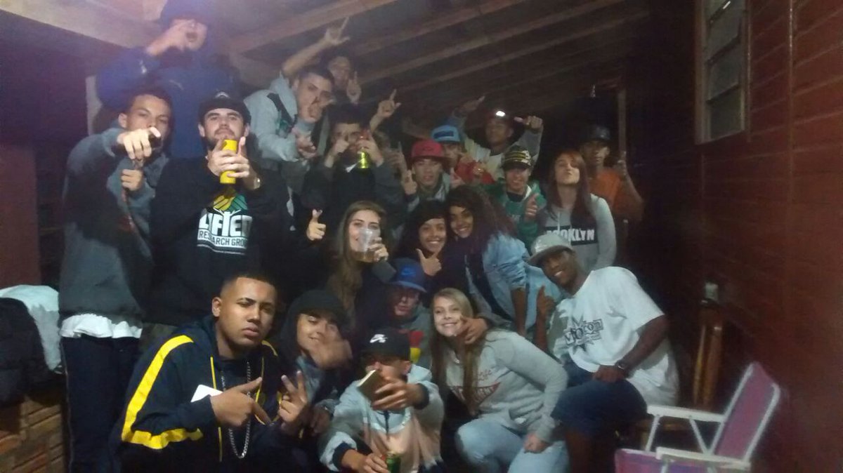 elrl1000's tweet photo. A nossa tropa é 157 de xoxota... #QueroVerPega https://t.co/KFp6QybLie
