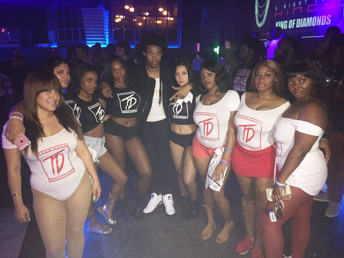 TheRealLilDred's tweet photo. This movement gone grown with or without you ! #TD S/o to them #TeamDredGirls 😍😍😍 https://t.co/0kEdcpxerb