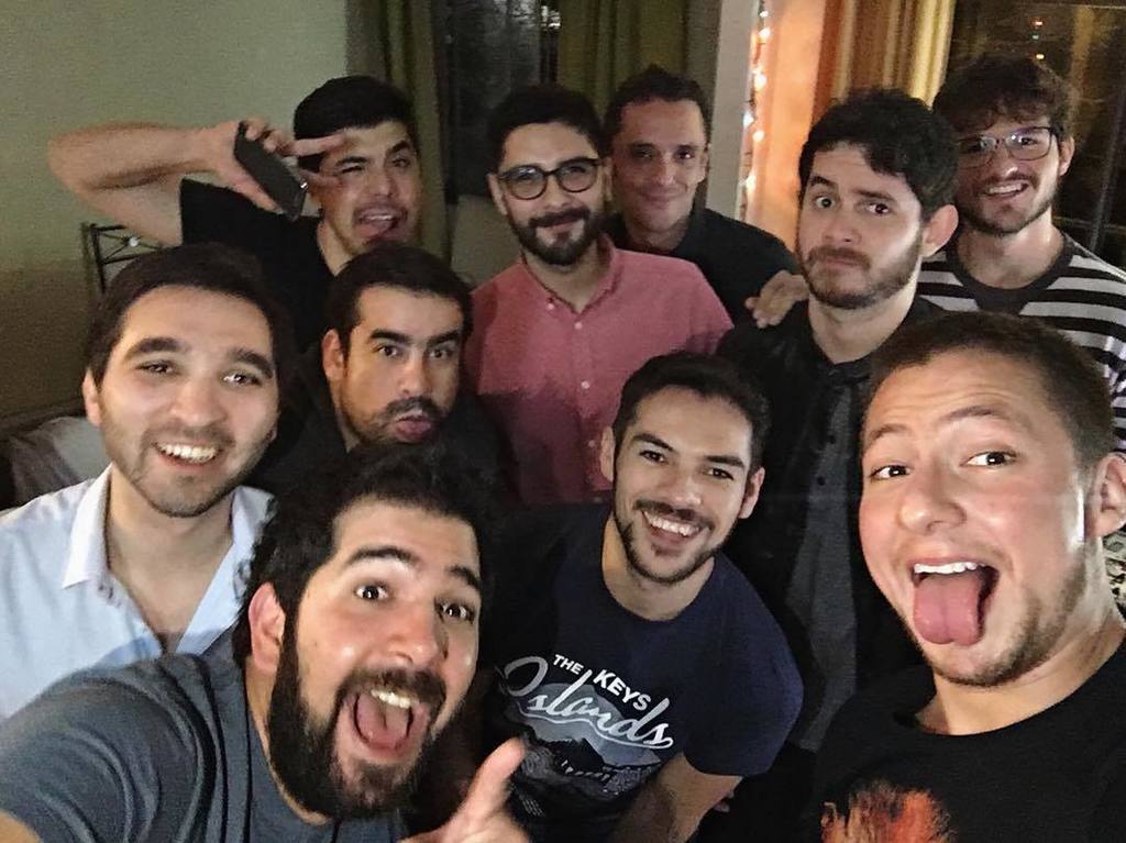 Ahiviene_Andy's tweet photo. Feliz PRE-cumpleaΓ±os con los amigos.
Gracias a todos por la sorpresa, en especial a mi chancho π #goodbye30
Pd. En⦠https://t.co/5odrMUBfCj https://t.co/KNyxNQhp0Q