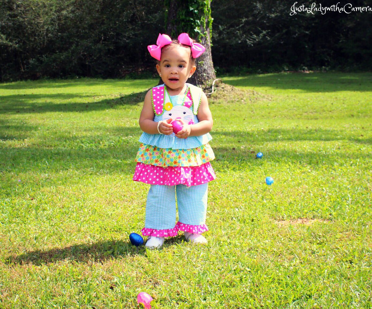 CoachWelch_'s tweet photo. Easter pics turned out great!!! #RyleeMarie https://t.co/Rrynb74Het