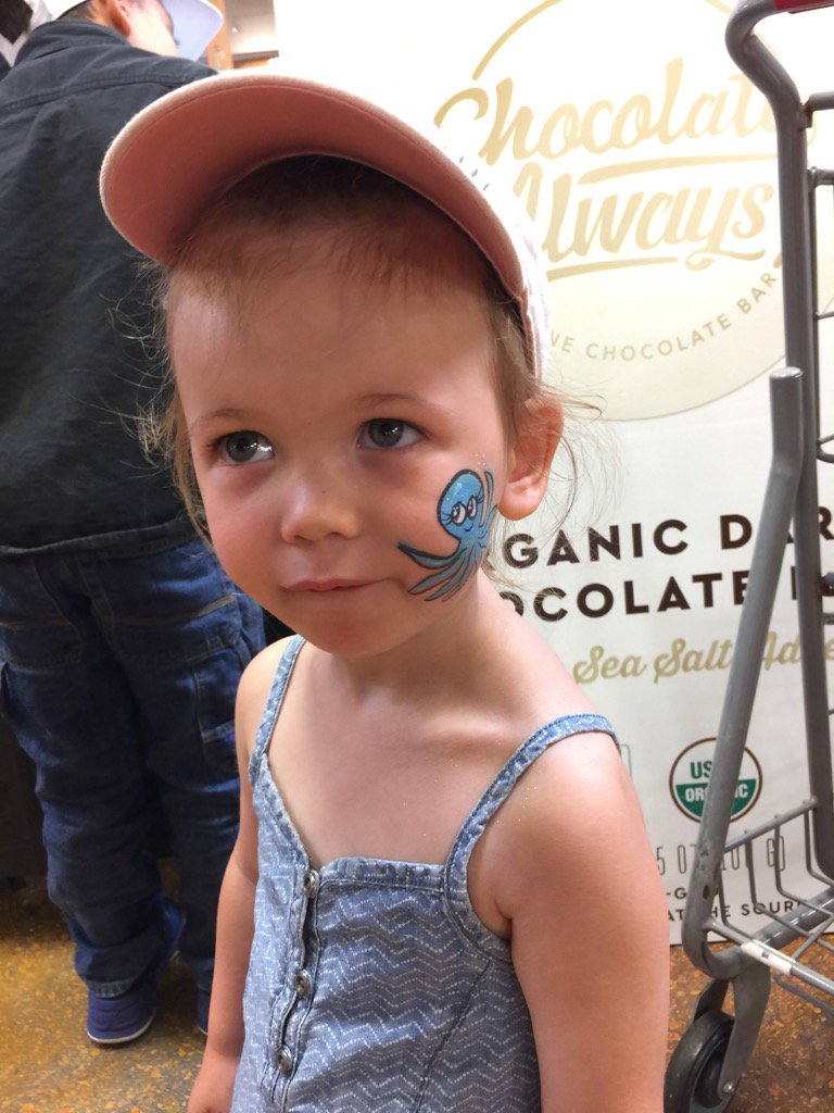WarrenHayhoe's tweet photo. Sip-n-stroll and face painting. Best grocery shopping experience yet. #luckeys https://t.co/V9dynALW11