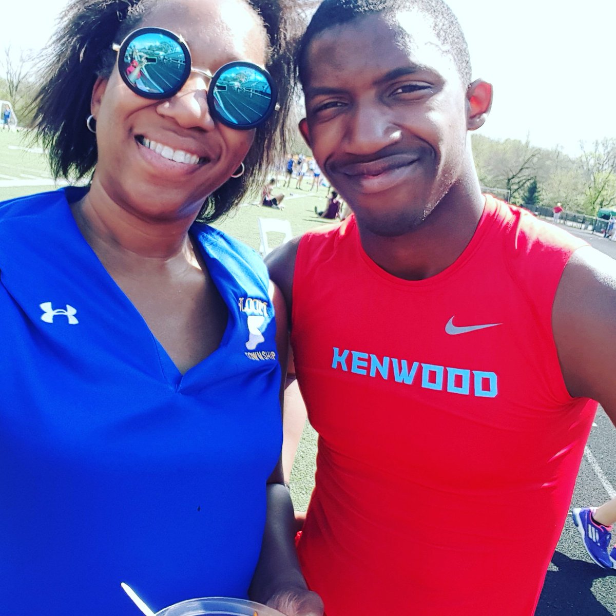 CoachLadyA's tweet photo. Luv being able 2 Coach my team &amp; cheer my nephew on at the same time! 2ndpl 200m 23.1 #Kenwood #Broncos #TrackLife #WindBlownHair #AuntieLuv https://t.co/RVNLhLVIvs
