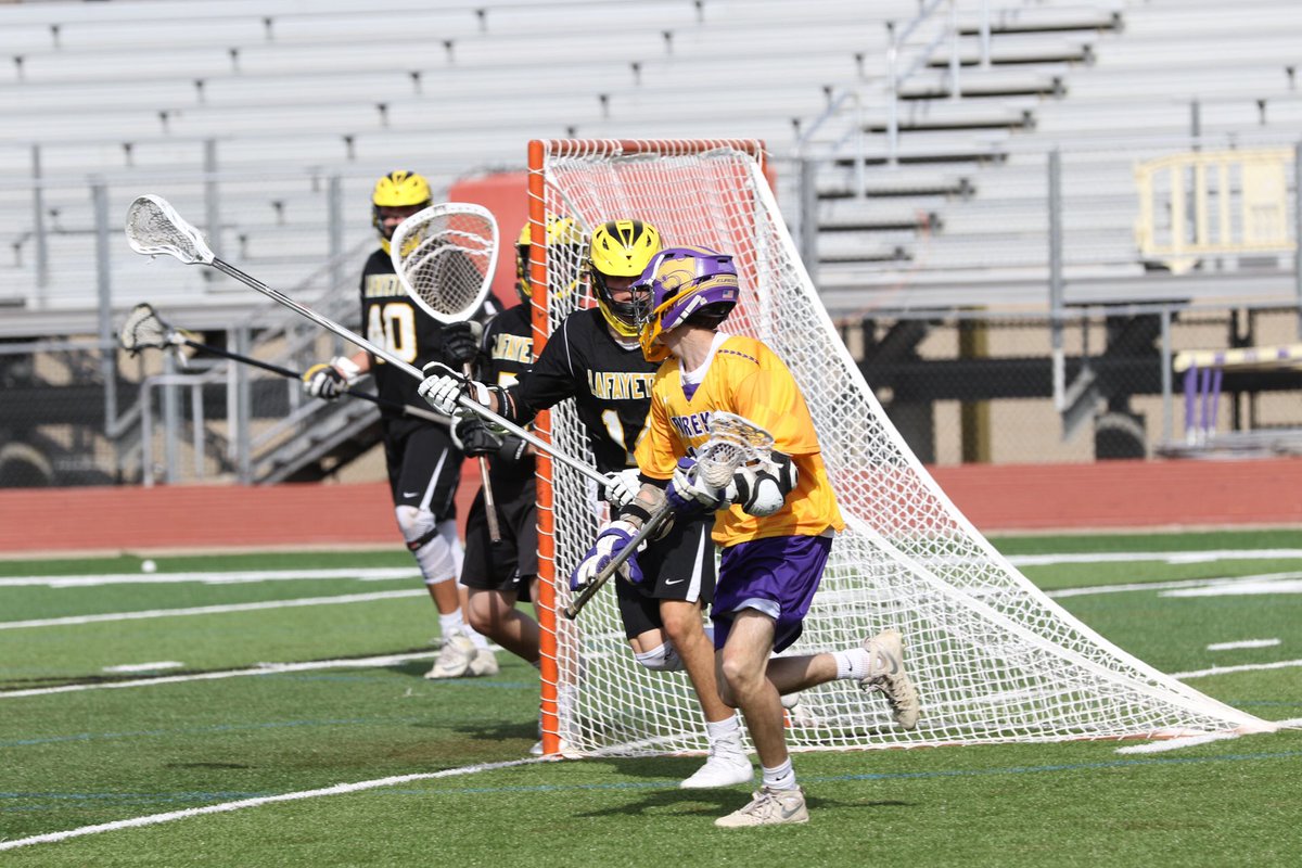 UltimateLaxSTL's tweet photo. .@eurekalax goes on a 6-goal run and they now trail @LHSLAX 9-8 going into the 4th! Great game of lacrosse! #ULGameOfTheWeek https://t.co/Ktzpw9f4MT